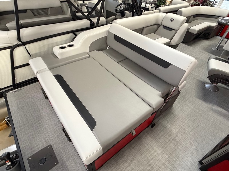 Princecraft Boats  2026 Princecraft Vectra 21 RL Pontoon Boat (Red) Photo