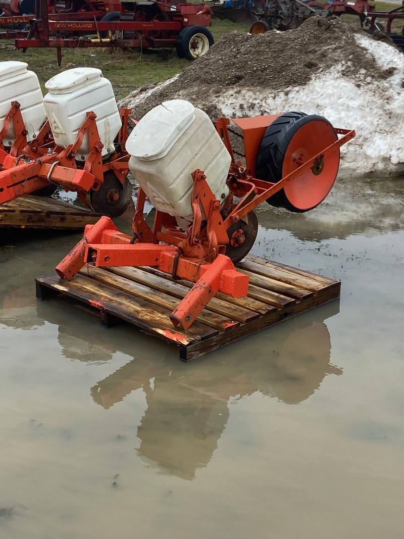 Planting  Allis Chalmers Planter - 1 Row - 3PT Photo