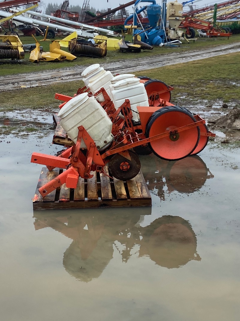 Planting  Allis Chalmers Planter - 1 Row - 3PT Photo