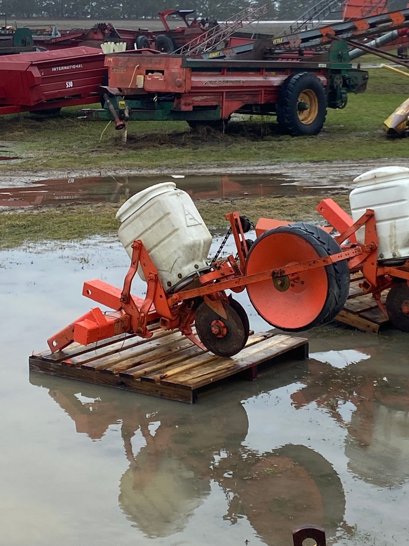 Planting  Allis Chalmers Planter - 1 Row - 3PT Photo