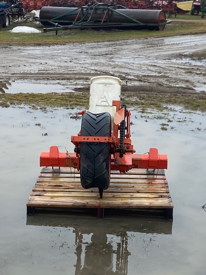 Planting  Allis Chalmers Planter - 1 Row - 3PT Photo