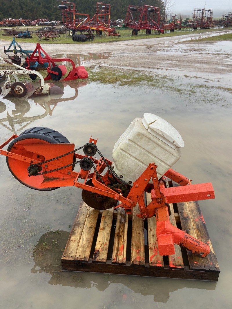 Planting  Allis Chalmers Planter - 1 Row - 3PT Photo