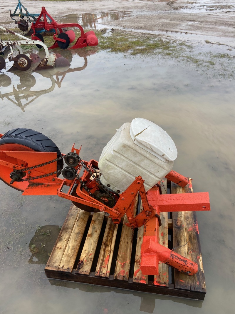 Planting  Allis Chalmers Planter - 1 Row - 3PT Photo