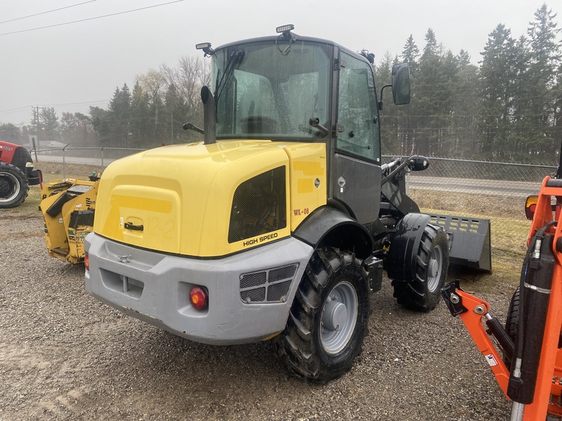 New Holland W80C Compact wheel loader 