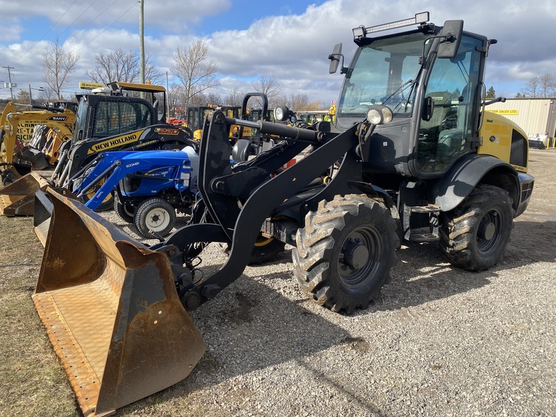 New Holland W80C Compact wheel loader 