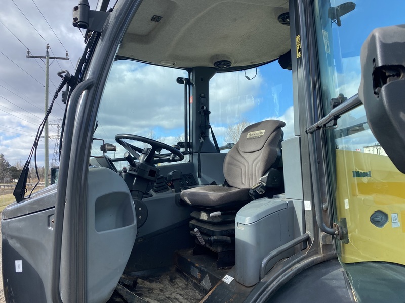 New Holland W80C Compact wheel loader 