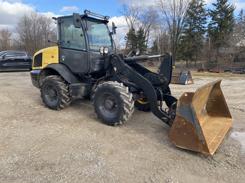 New Holland W80C Compact wheel loader 