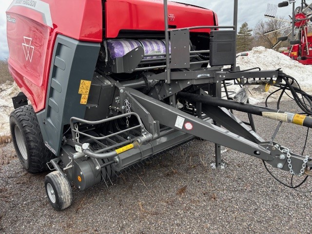Hay & Forage  Massey Ferguson RB 4160V Round Baler Photo