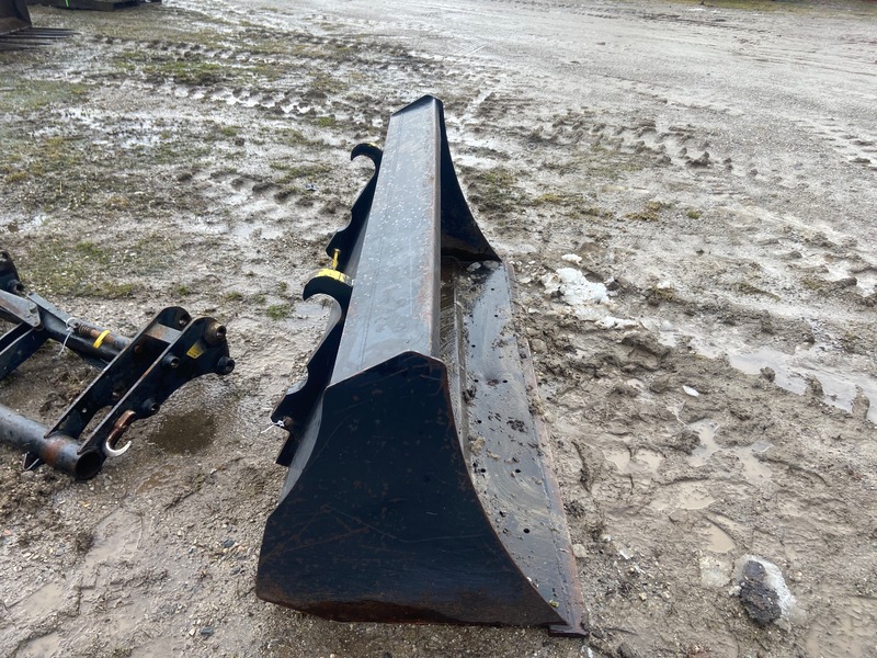 Attachments  Hardy Bucket - 6FT Photo