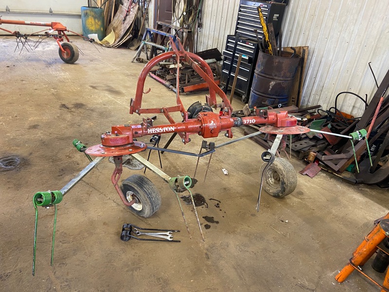 Hesston-Agco 3710 - 2 Wheel Tedder