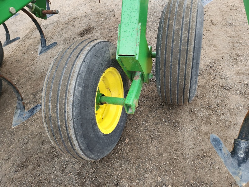 Cultivators  John Deere 980 Cultivator  Photo