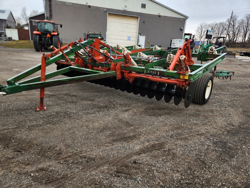 Soil Savers and Chisel Plows  Glencoe SS11 Soil Saver  Photo