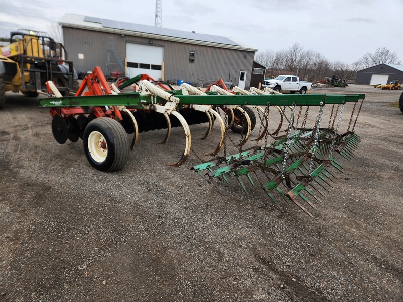 Soil Savers and Chisel Plows  Glencoe SS11 Soil Saver  Photo