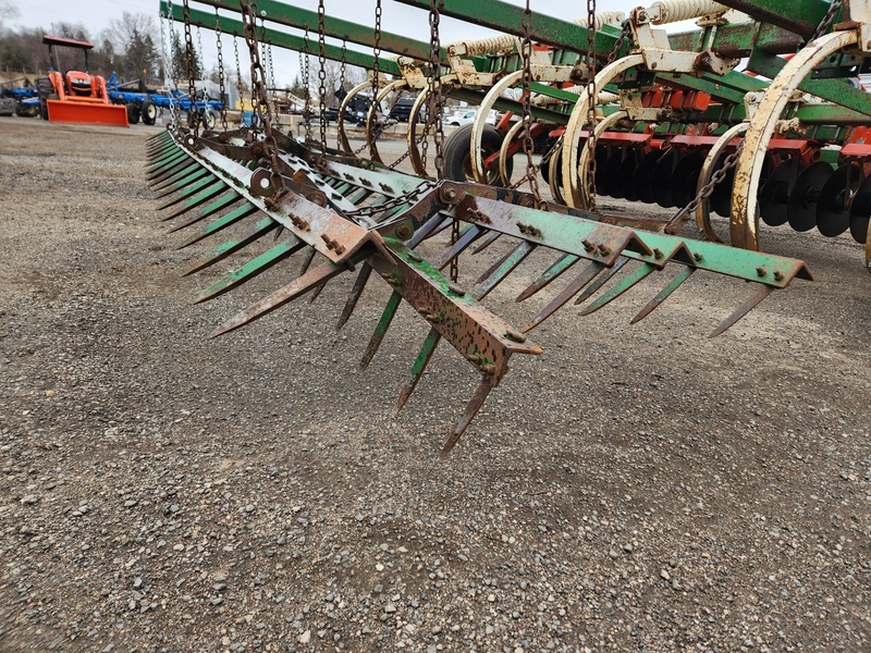 Soil Savers and Chisel Plows  Glencoe SS11 Soil Saver  Photo