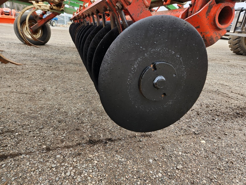 Soil Savers and Chisel Plows  Glencoe SS11 Soil Saver  Photo