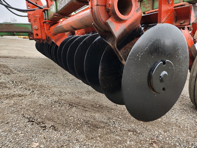 Soil Savers and Chisel Plows  Glencoe SS11 Soil Saver  Photo