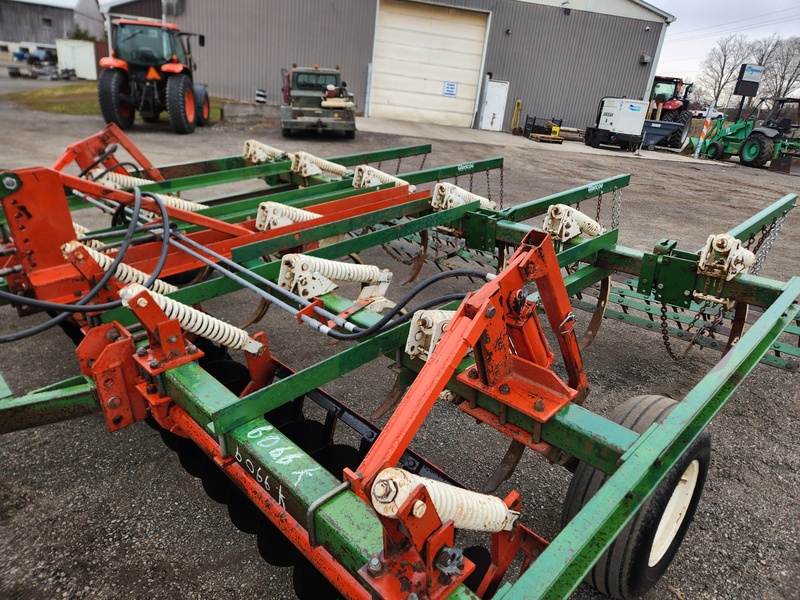 Soil Savers and Chisel Plows  Glencoe SS11 Soil Saver  Photo