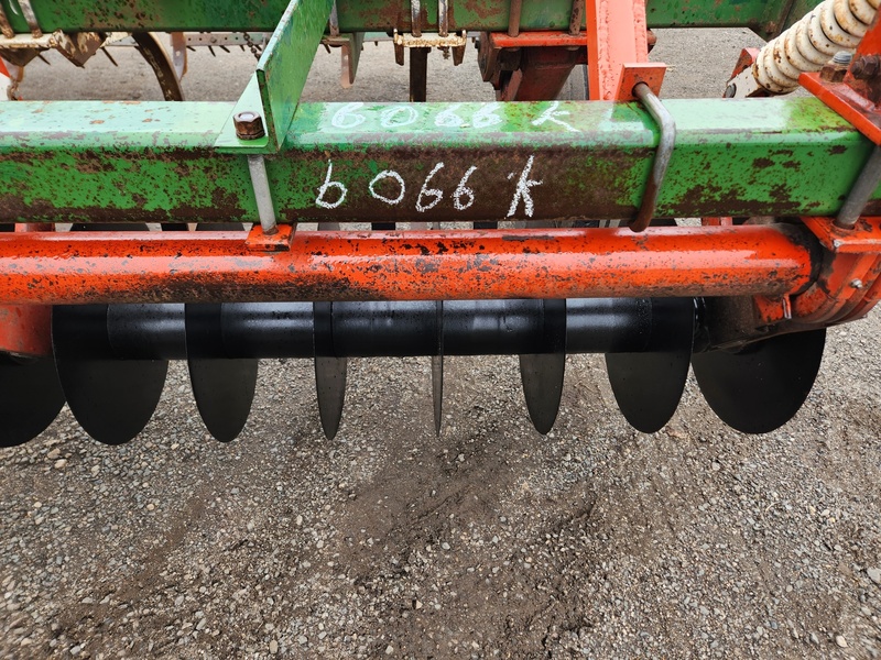 Soil Savers and Chisel Plows  Glencoe SS11 Soil Saver  Photo