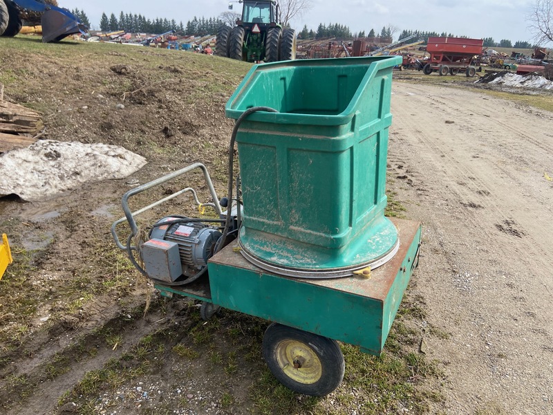 Hay/Forage/Livestock  WIC Bale Chopper Photo