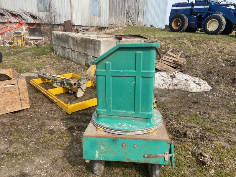 Hay/Forage/Livestock  WIC Bale Chopper Photo