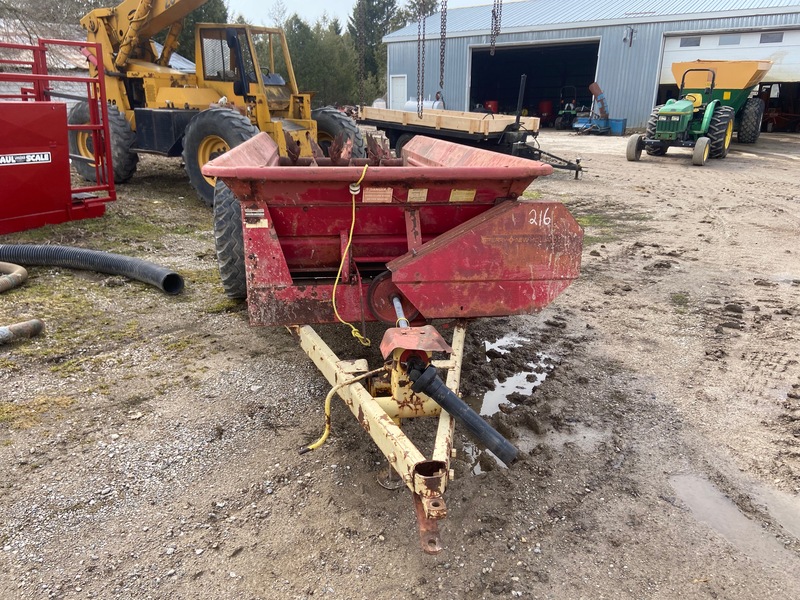Manure Equipment  Manure Spreader - New Holland 328 Photo