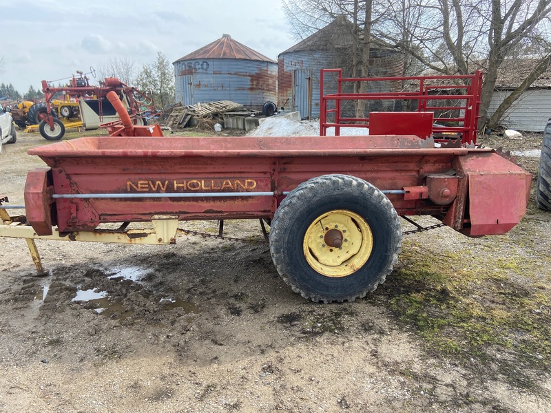 Manure Equipment  Manure Spreader - New Holland 328 Photo