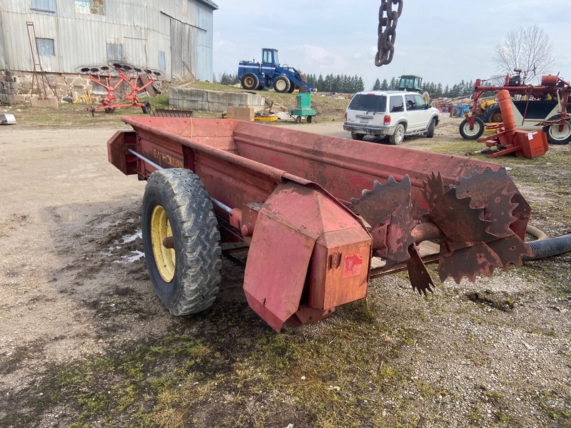 Manure Equipment  Manure Spreader - New Holland 328 Photo