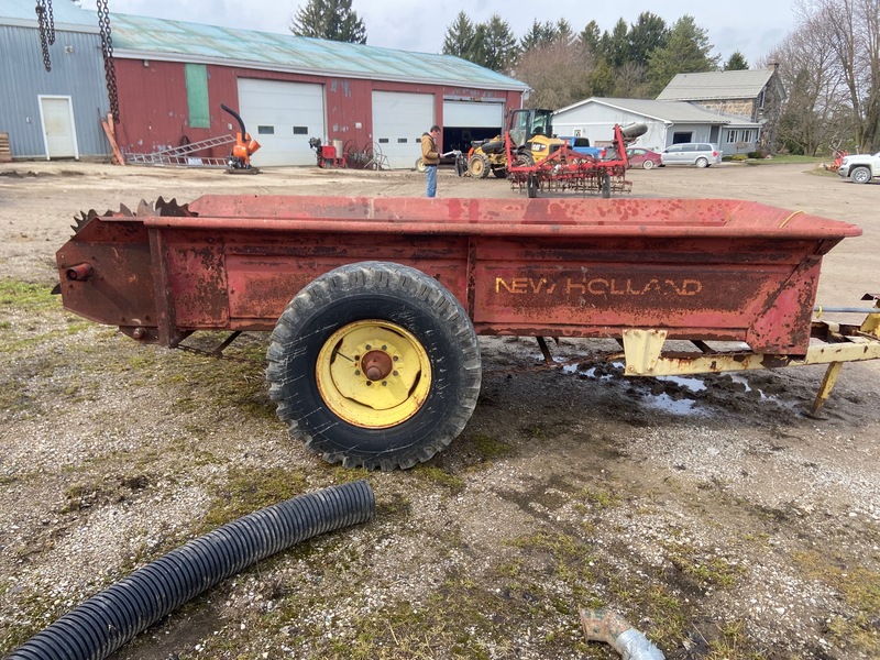 Manure Equipment  Manure Spreader - New Holland 328 Photo