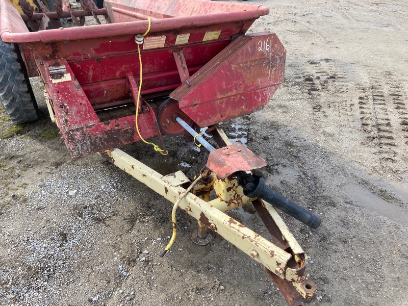 Manure Equipment  Manure Spreader - New Holland 328 Photo