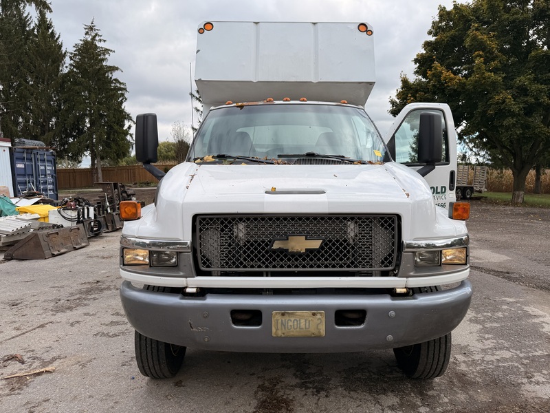 Chev 5500 Truck w/woodchip box for sale 