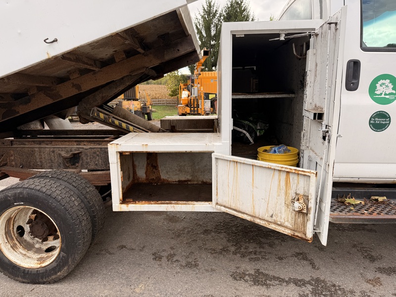Chev 5500 Truck w/woodchip box for sale 