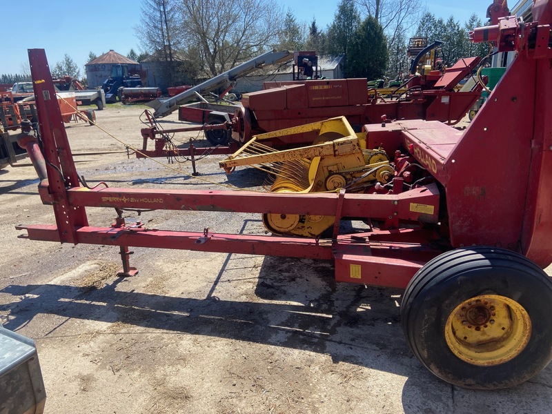 Harvesting Equipment  New Holland 770 Harvester Photo