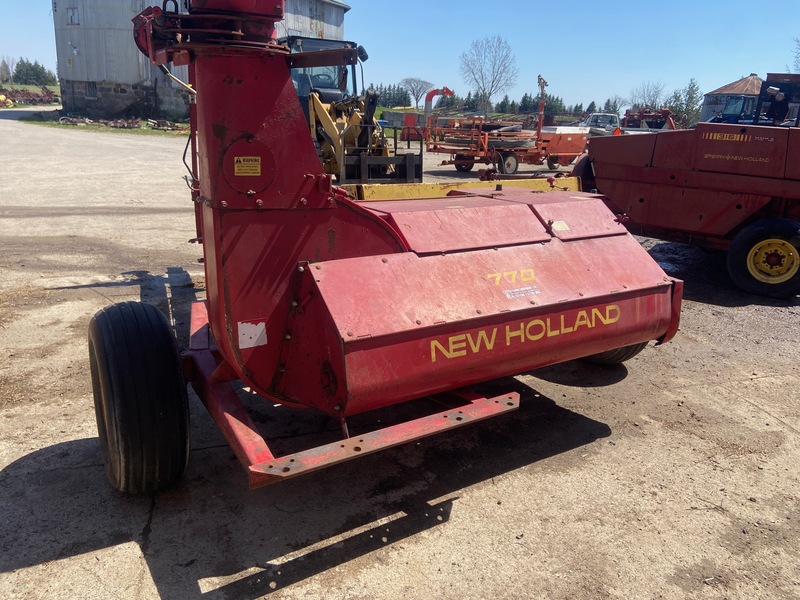 Harvesting Equipment  New Holland 770 Harvester Photo