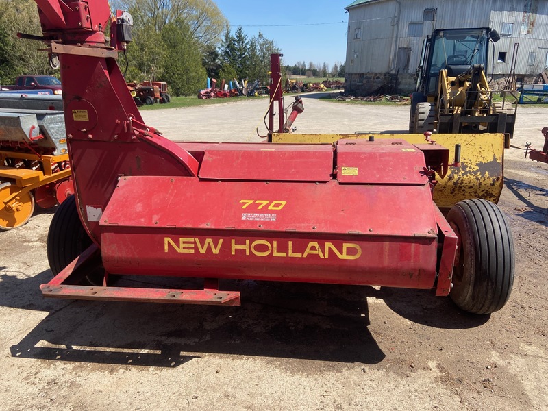 Harvesting Equipment  New Holland 770 Harvester Photo