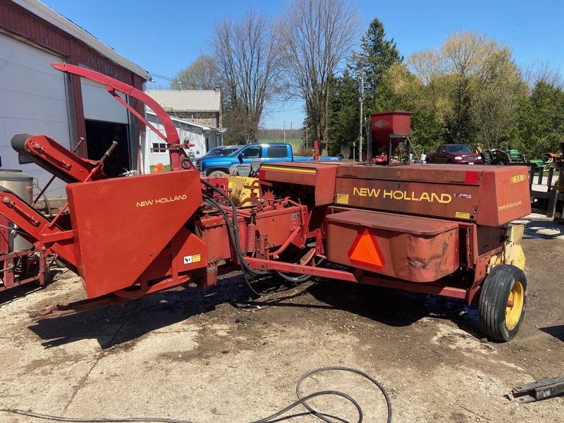 Hay/Forage/Livestock  New Holland 316 Baler Photo