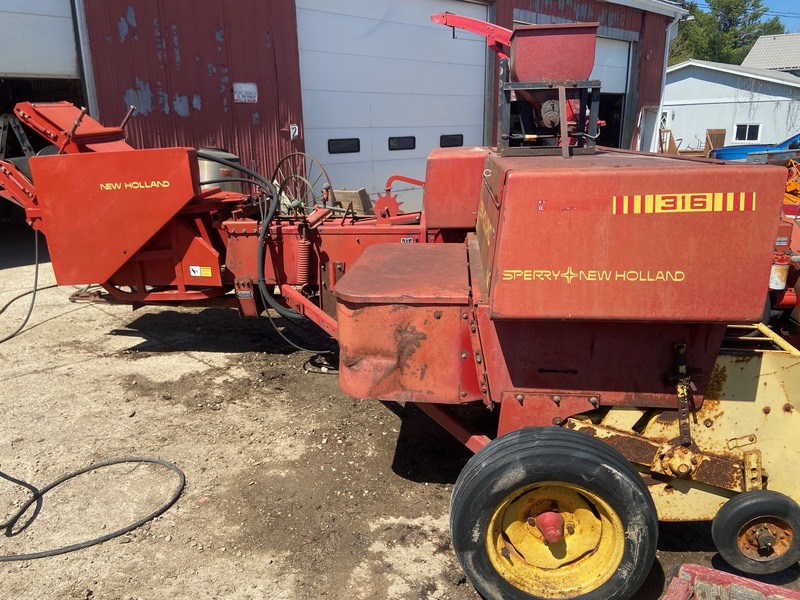 Hay/Forage/Livestock  New Holland 316 Baler Photo