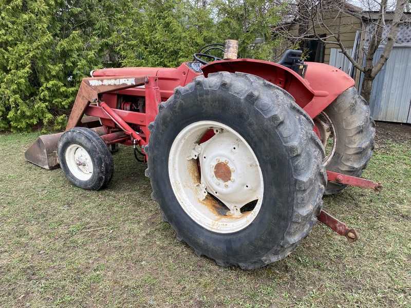 Cockshutt/White 1365 Tractor Loader for sale 