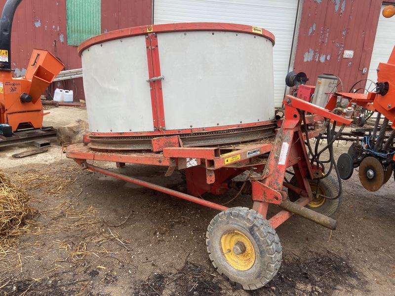 Hay/Forage/Livestock  Kverneland-Taarup 6FT Bale Chopper Photo