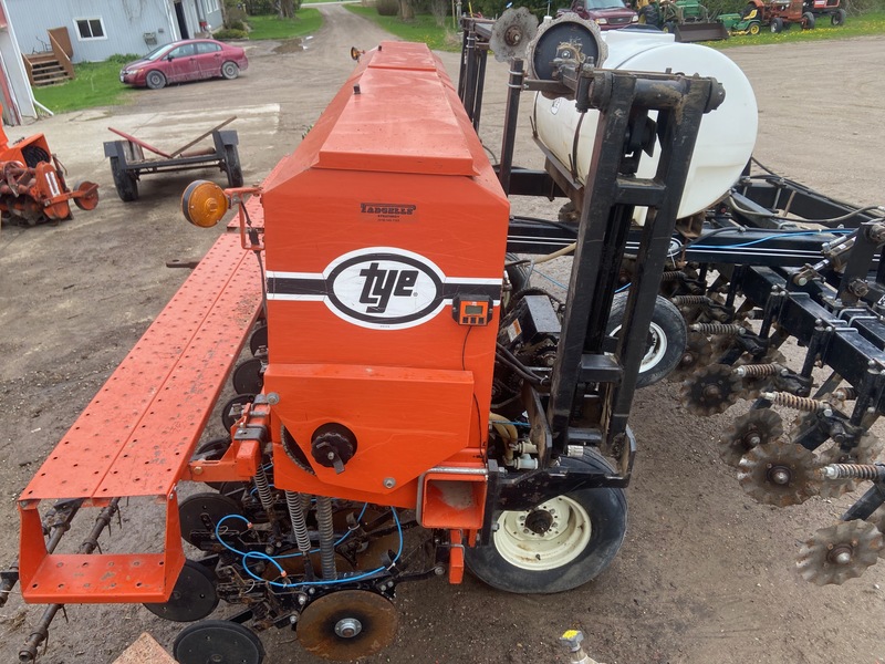 Planting  Tye-Agco 2015 No-Till Drill - 15FT Photo