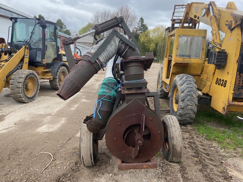 Manure Equipment  Husky Lagoon Pump w/Fill Pipe - 8" Photo