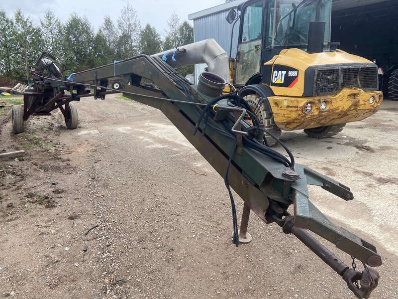 Manure Equipment  Husky Lagoon Pump w/Fill Pipe - 8" Photo
