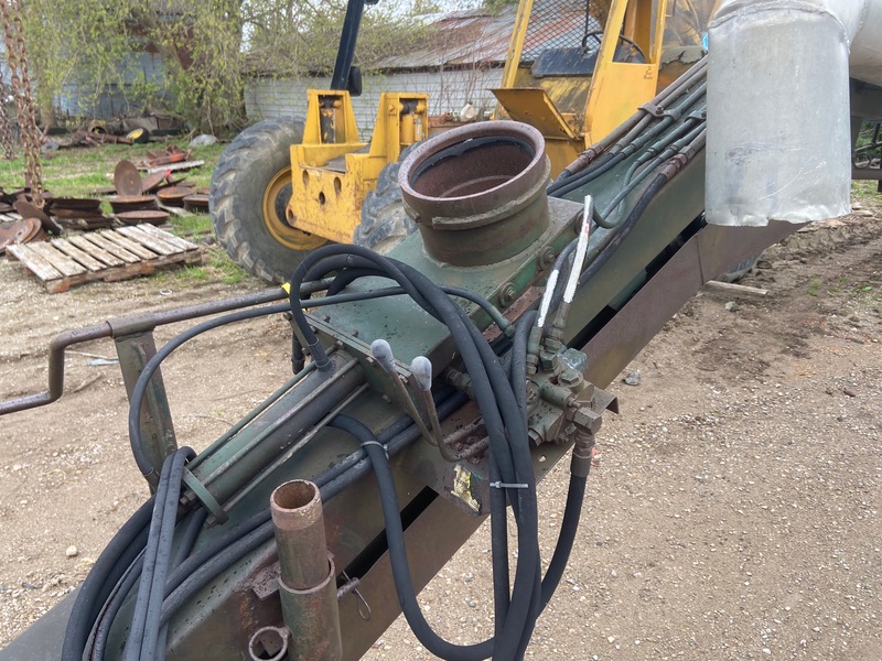Manure Equipment  Husky Lagoon Pump w/Fill Pipe - 8" Photo