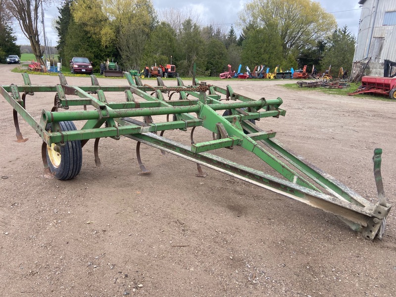 John Deere 1000 Cultivator - 12FT