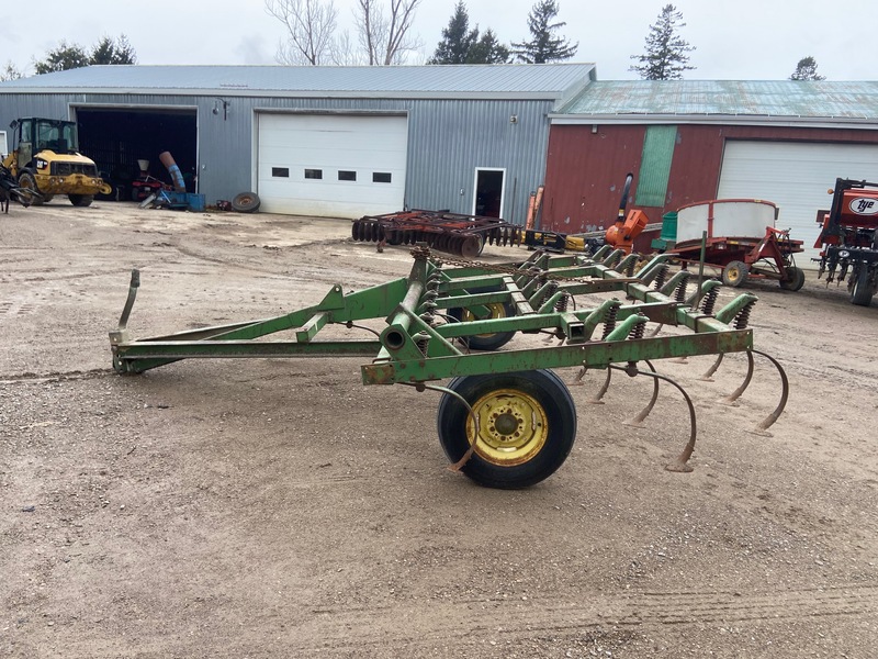 Tillage - Cultivators  John Deere 1000 Cultivator - 12FT Photo