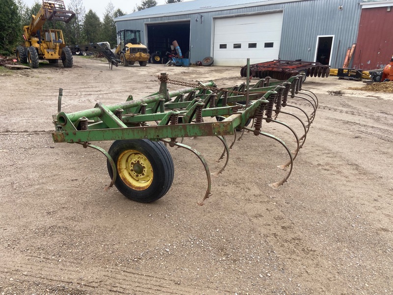 Tillage - Cultivators  John Deere 1000 Cultivator - 12FT Photo