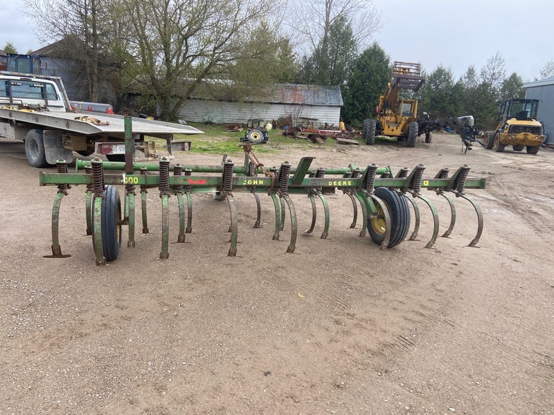 Tillage - Cultivators  John Deere 1000 Cultivator - 12FT Photo