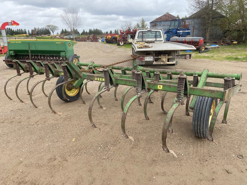 Tillage - Cultivators  John Deere 1000 Cultivator - 12FT Photo