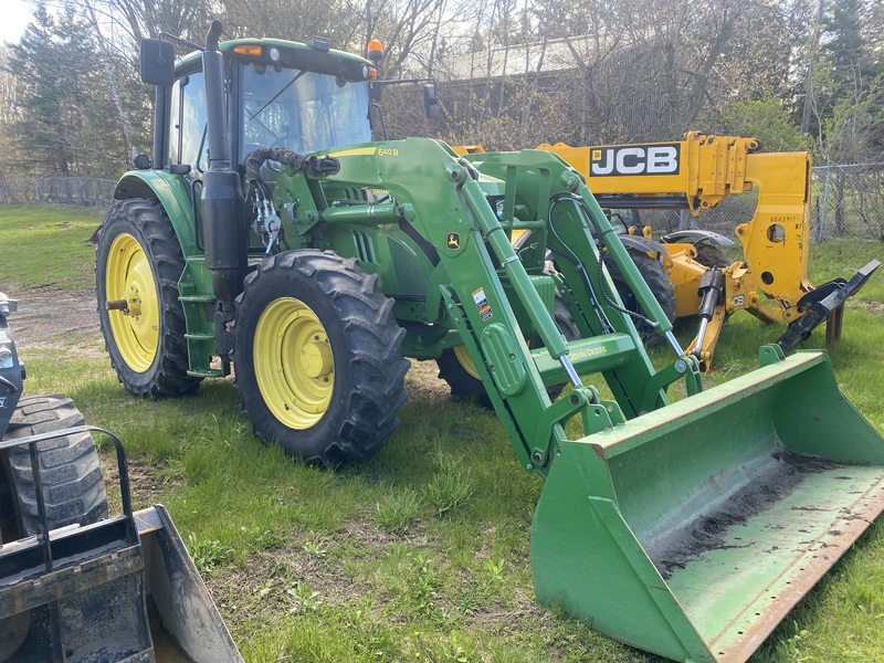 John Deere 6120M Tractor Loader for sale 