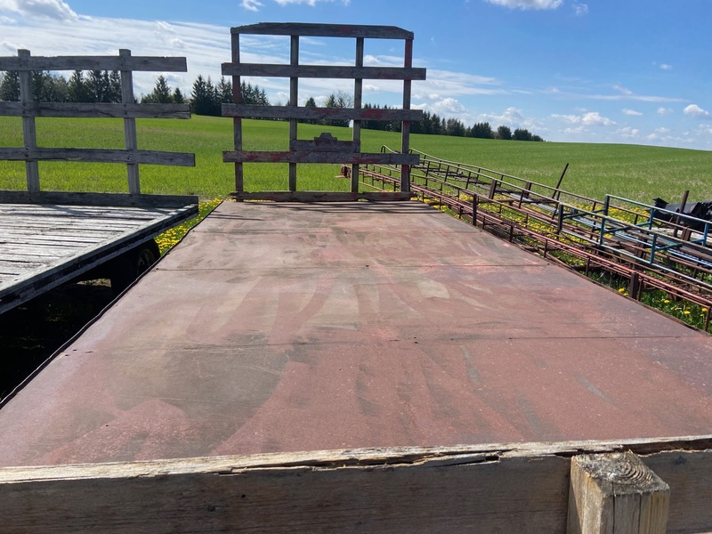 Hay/Forage/Livestock  20' x 8' Bale Wagon w/ Steel Floor Photo