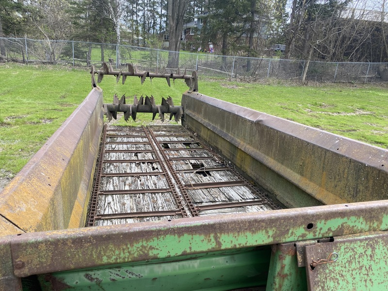John Deere 680 Manure spreader for sale 